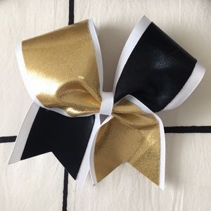 Cheerleading hair bow